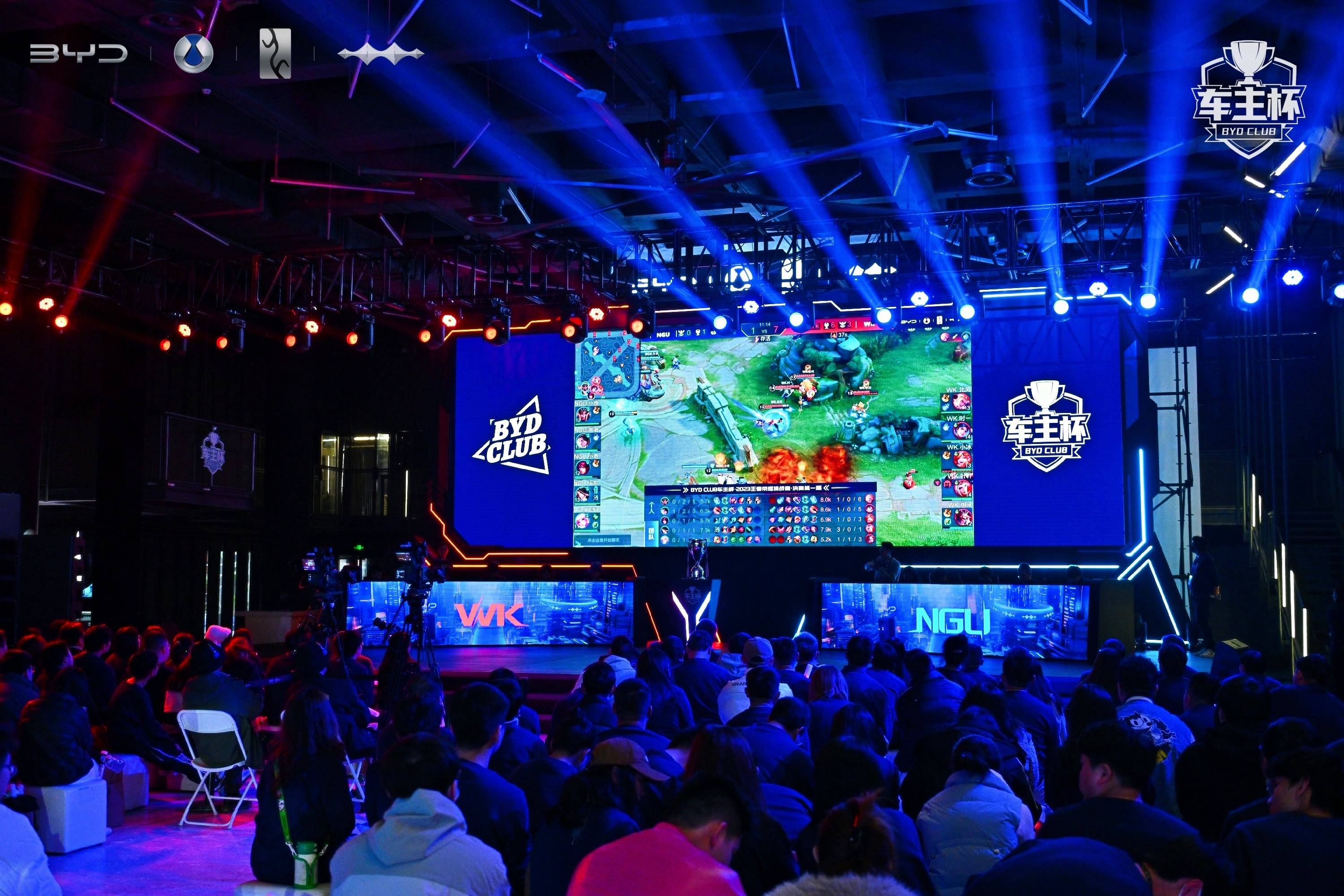 Doinb在泡芙直播间吃瓜：他们队友听不懂的战术我听懂了