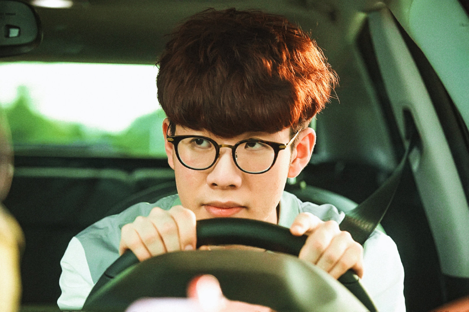 LPL 明天的首发阵容： Karis 和 xqw 在中路进行单挑